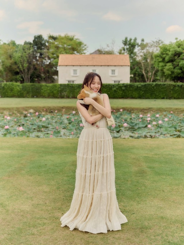 Váy dài thướt tha mang đến vẻ đẹp lãng mạn cho phong cách đầu hè- Ảnh 8.