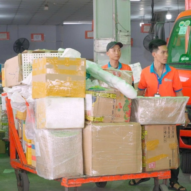 FUTA Express kh&ocirc;ng tăng gi&aacute; vận chuyển h&agrave;ng thiết yếu giữa l&uacute;c gi&aacute; xăng dầu biến động- Ảnh 2.