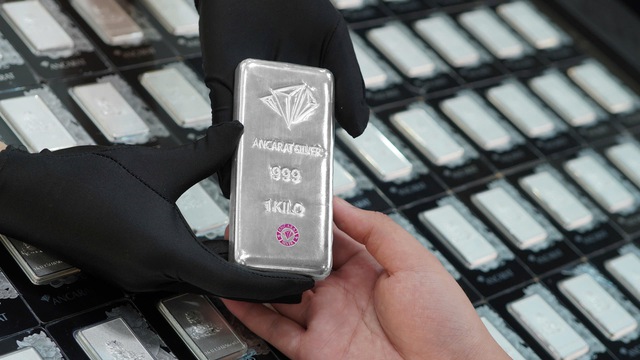 Gi&aacute; v&agrave;ng bật tăng, gi&aacute; bạc giảm nhẹ- Ảnh 1.