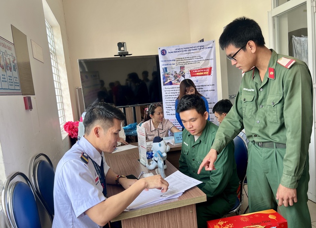 Người lao động thất nghiệp ở TP.HCM đang giảm mạnh - Ảnh 2.