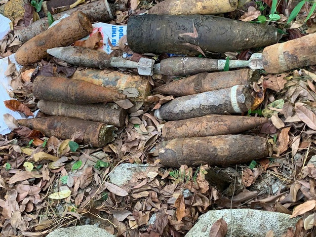 T&acirc;y Ninh: Đ&agrave;o đất l&agrave;m vườn, n&ocirc;ng d&acirc;n ph&aacute;t hiện quả bom nặng hơn 100 kg- Ảnh 1.