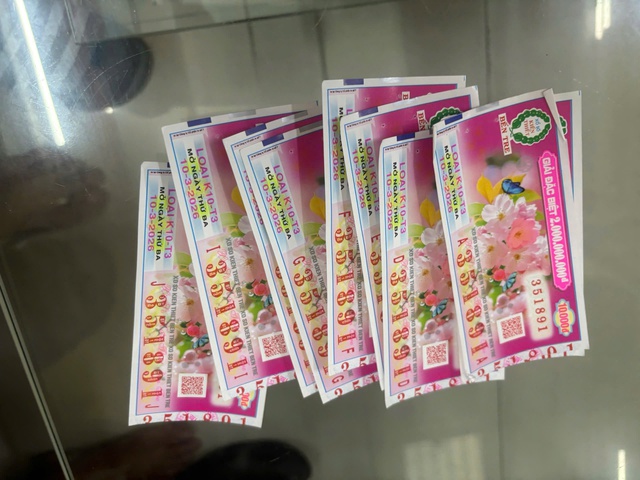 Nh&acirc;n vi&ecirc;n qu&aacute;n ăn ở T&acirc;y Ninh tr&uacute;ng số 16 tỉ đồng v&agrave; chia sẻ với đồng nghiệp - Ảnh 1.