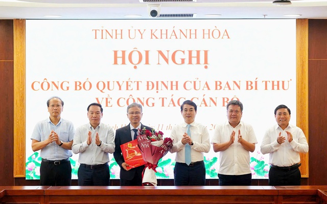 Ban B&iacute; thư chuẩn y &ocirc;ng Trần H&ograve;a Nam v&agrave;o Ban Thường vụ Tỉnh ủy Kh&aacute;nh H&ograve;a- Ảnh 1.