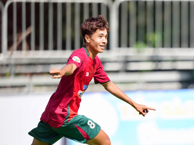 Trường ĐH C&ocirc;ng nghệ Đồng Nai 'lĩnh ấn ti&ecirc;n phong' v&agrave;o tứ kết: Bước ngoặt thẻ đỏ- Ảnh 2.