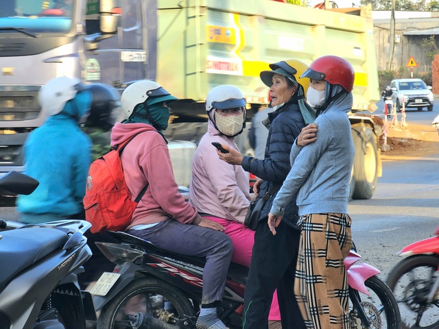 Nhọc nhằn nghề h&aacute;i ti&ecirc;u thu&ecirc; ở Đắk Lắk mưu sinh giữa m&ugrave;a thu hoạch 2026 - Ảnh 5.