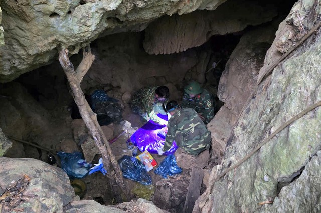 Ph&aacute;t hiện h&agrave;i cốt liệt sĩ c&ugrave;ng đồng tiền mệnh gi&aacute; 2 xu ph&aacute;t h&agrave;nh năm 1958- Ảnh 1.