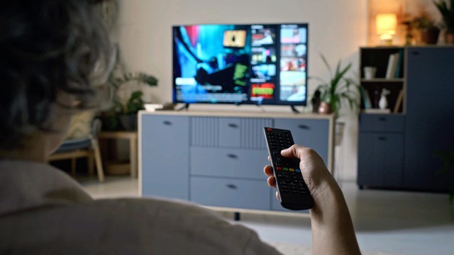 C&ocirc;ng dụng &iacute;t người biết của bộ ph&aacute;t hồng ngoại tr&ecirc;n Smart TV - Ảnh 1.