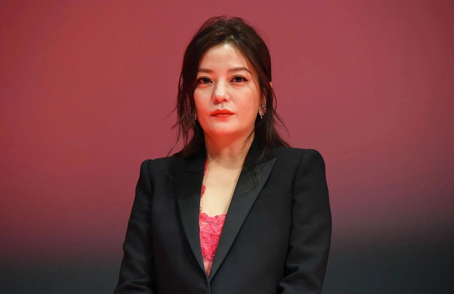 Triệu Vy bị phong tỏa số cổ phần trị gi&aacute; 2,3 triệu USD - Ảnh 2.