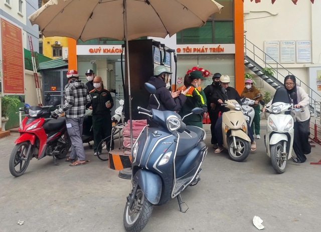 Gi&aacute; xăng dầu đồng loạt giảm th&ecirc;m  - Ảnh 1.