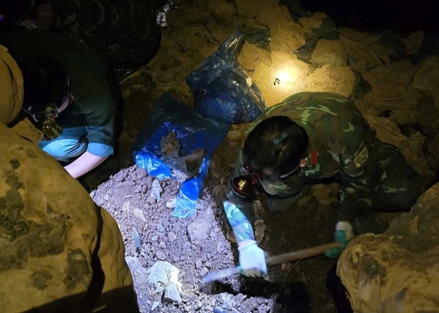 Ph&aacute;t hiện h&agrave;i cốt liệt sĩ c&ugrave;ng đồng tiền mệnh gi&aacute; 2 xu ph&aacute;t h&agrave;nh năm 1958- Ảnh 2.