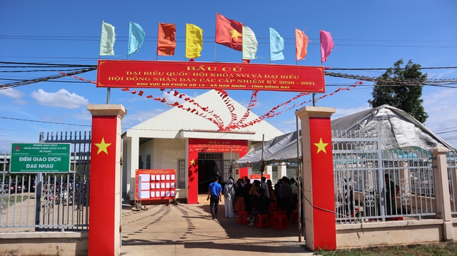 Để cử tri l&agrave; người yếu thế được tham gia ng&agrave;y hội bầu cử - Ảnh 13.