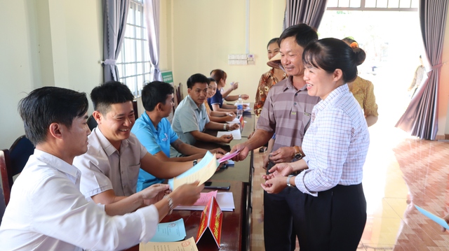 Để cử tri l&agrave; người yếu thế được tham gia ng&agrave;y hội bầu cử - Ảnh 11.