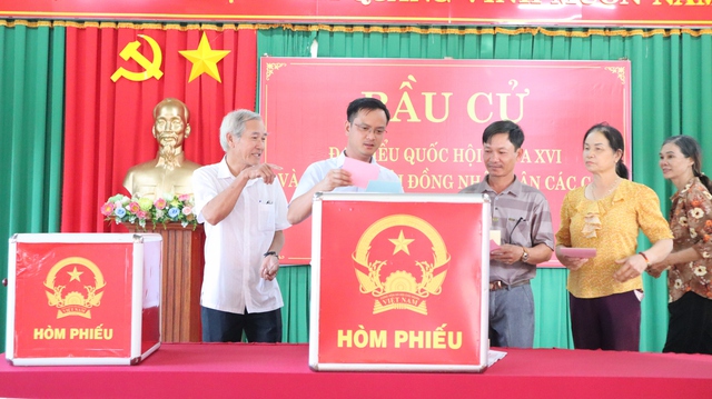 Để cử tri l&agrave; người yếu thế được tham gia ng&agrave;y hội bầu cử - Ảnh 12.