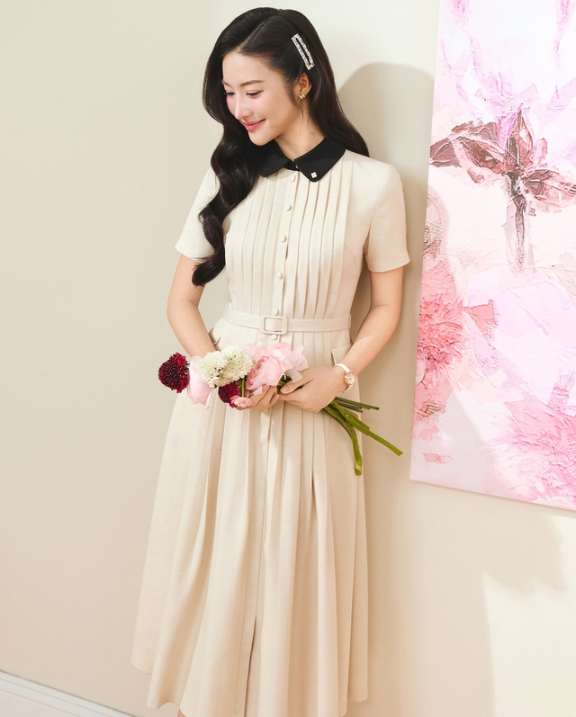 Váy xếp ly, điểm nhấn cho phong cách công sở hiện đại- Ảnh 2.