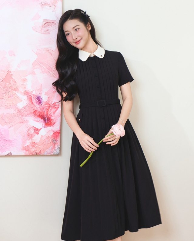 Váy xếp ly, điểm nhấn cho phong cách công sở hiện đại- Ảnh 4.