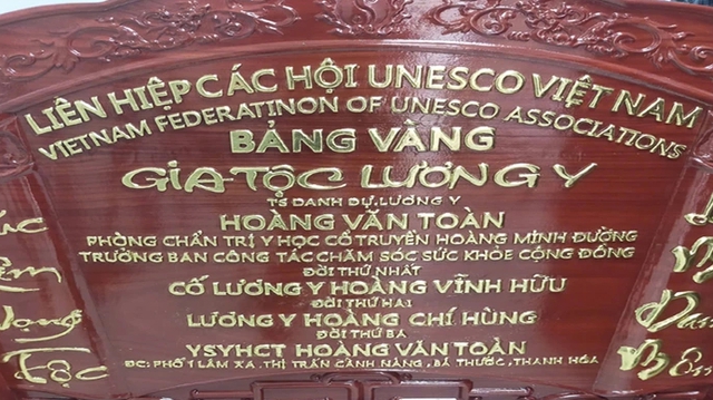 Khởi tố người l&agrave;m b&agrave;i thuốc 'Thảo dược đắp xương khớp Ho&agrave;ng Minh Đường' - Ảnh 3.
