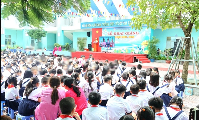 Trường 'tổ chức diễn xiếc trong giờ ch&iacute;nh kh&oacute;a, đ&oacute;ng 60.000 đồng/v&eacute;': Hiệu trưởng n&oacute;i g&igrave;? - Ảnh 1.