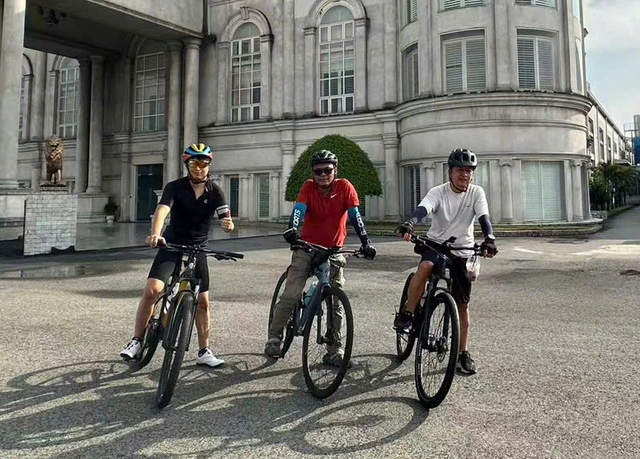 Xăng tăng gi&aacute;: Muốn bỏ xe m&aacute;y đi l&agrave;m bằng xe đạp kh&oacute; kh&ocirc;ng?  - Ảnh 1.