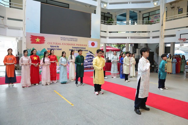 Sở GD-ĐT TP.HCM: Tr&aacute;nh hội nhập quốc tế v&igrave; mục ti&ecirc;u kh&ocirc;ng phục vụ gi&aacute;o dục - Ảnh 2.