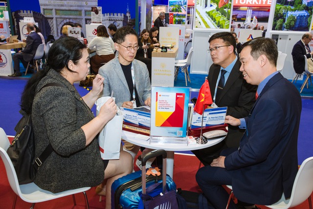 Th&aacute;o gỡ th&aacute;ch thức để ph&aacute;t triển gi&aacute;o dục xuy&ecirc;n quốc gia tại Việt Nam - Ảnh 3.