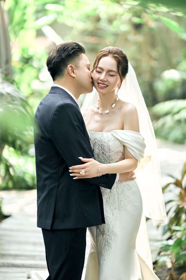 Đinh Ngọc Diệp tiết lộ h&ocirc;n nh&acirc;n với Victor Vũ sau 10 năm - Ảnh 1.