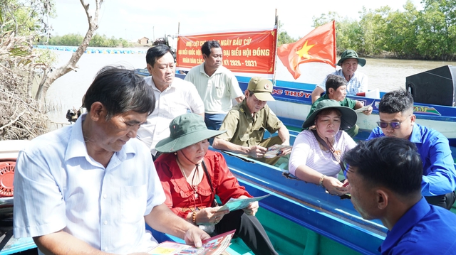 Bầu cử Quốc hội: Vỏ l&atilde;i gắn loa tuy&ecirc;n truyền đi khắp k&ecirc;nh rạch C&agrave; Mau- Ảnh 3.