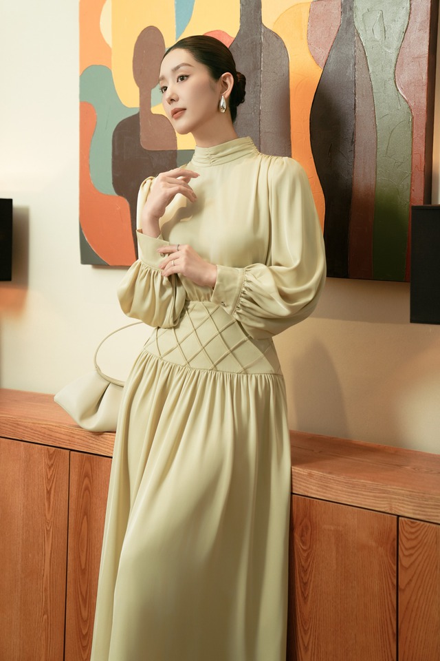 Quyến rũ kiêu kỳ với trang phục vải lụa mềm mại- Ảnh 6. Quyến rũ kiêu kỳ với trang phục vải lụa mềm mại- Ảnh 6.