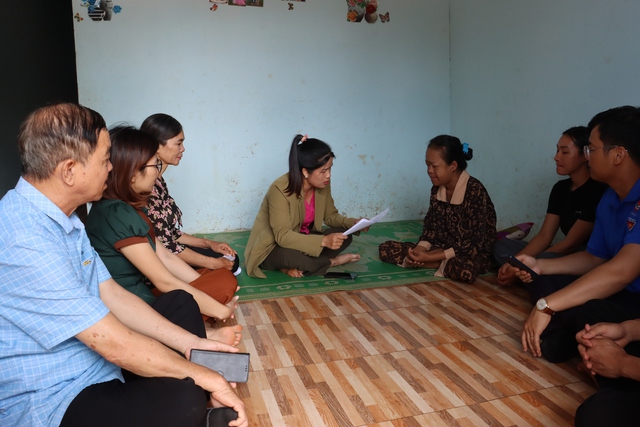 Để cử tri l&agrave; người yếu thế được tham gia ng&agrave;y hội bầu cử - Ảnh 4.