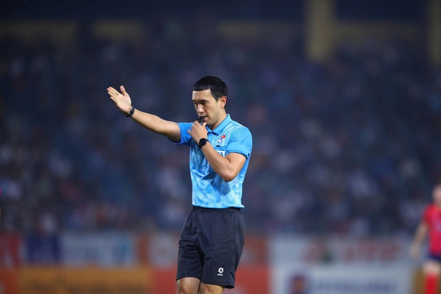 Hai trọng t&agrave;i H&agrave;n Quốc cực &lsquo;xịn&rsquo; điều h&agrave;nh trận Ninh B&igrave;nh đấu CLB CAHN: Đua v&ocirc; địch qu&aacute; 'n&oacute;ng'- Ảnh 1.