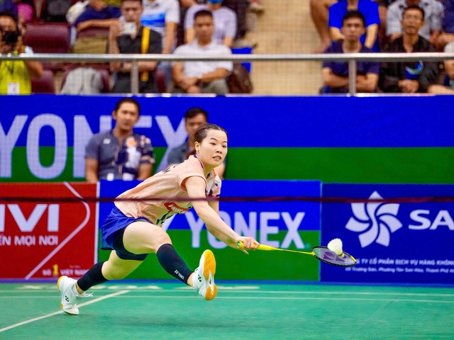 Nguyễn Th&ugrave;y Linh su&yacute;t g&acirc;y bất ngờ lớn trước t&agrave;i năng cầu l&ocirc;ng Nhật Bản ở giải Thụy Sĩ mở rộng- Ảnh 1.