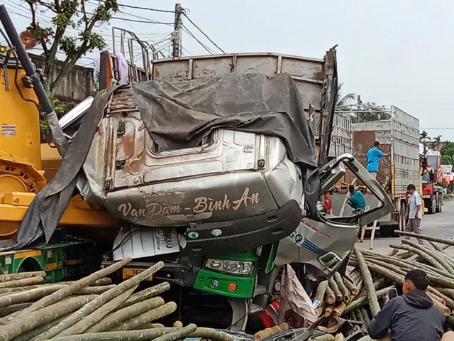 Tai nạn chết người, h&agrave;ng trăm c&acirc;y tre tr&agrave;n ra quốc lộ 1- Ảnh 3.