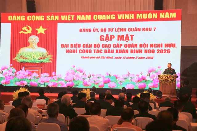 Qu&acirc;n khu 7 gặp mặt hơn 800 c&aacute;n bộ cao cấp nghỉ hưu đầu xu&acirc;n 2026 - Ảnh 2.