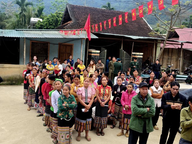 55 khu vực bầu cử ở Nghệ An bỏ phiếu sớm- Ảnh 1.