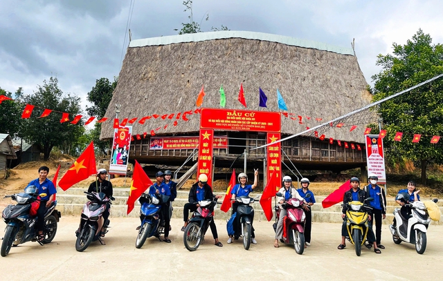 'Tiếng loa Thanh ni&ecirc;n' đưa th&ocirc;ng tin bầu cử đến gần người d&acirc;n v&ugrave;ng cao - Ảnh 1.