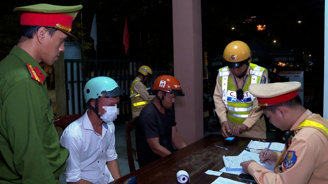 C&ocirc;ng an TP.Huế quyết liệt xử l&yacute; thanh thiếu ni&ecirc;n chạy xe lạng l&aacute;ch, g&acirc;y rối - Ảnh 1.