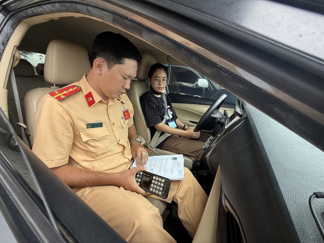 Thi s&aacute;t hạch bằng l&aacute;i xe ở TP.HCM: Phải qu&eacute;t m&atilde; QR đ&oacute;ng lệ ph&iacute; từ ng&agrave;y 16.3- Ảnh 2.