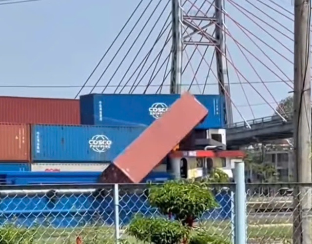 Vụ rơi container xuống k&ecirc;nh chợ gạo: Xử phạt t&agrave;i c&ocirc;ng - Ảnh 2.