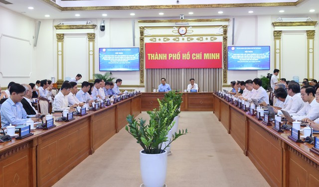 Bộ Ch&iacute;nh trị đồng &yacute; x&acirc;y dựng luật đ&ocirc; thị đặc biệt cho TP.HCM - Ảnh 1.