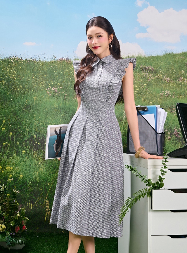 Nâng tầm phong cách đi làm, đi tiệc từ những kiểu váy midi sang trọng- Ảnh 4. Nâng tầm phong cách đi làm, đi tiệc từ những kiểu váy midi sang trọng- Ảnh 4.