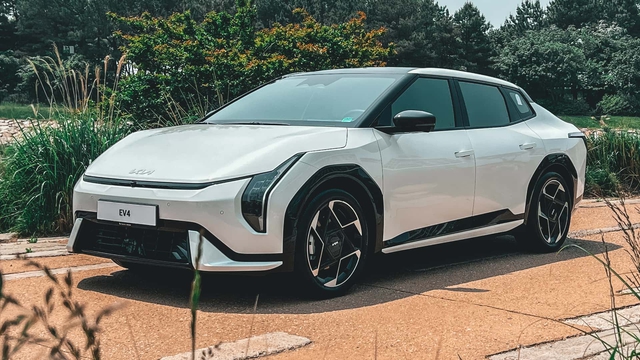 Gi&aacute; xăng dầu li&ecirc;n tục biến động, lượng t&igrave;m kiếm xe điện gia tăng - Ảnh 3.