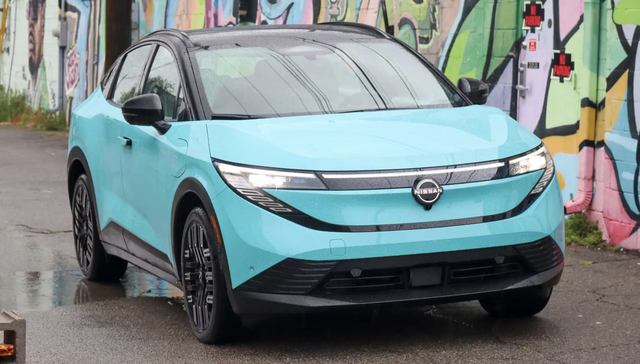 Gi&aacute; xăng dầu li&ecirc;n tục biến động, lượng t&igrave;m kiếm xe điện gia tăng - Ảnh 2.