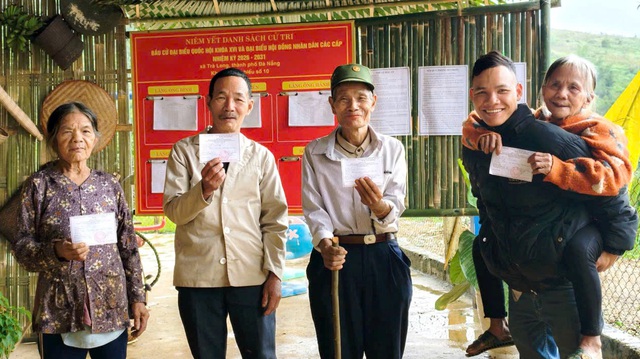 Băng rừng đến 'ng&agrave;y hội non s&ocirc;ng':Con đường gian nan v&agrave;o điểm bầu cử n&oacute;c &ocirc;ng B&igrave;nh - Ảnh 6.