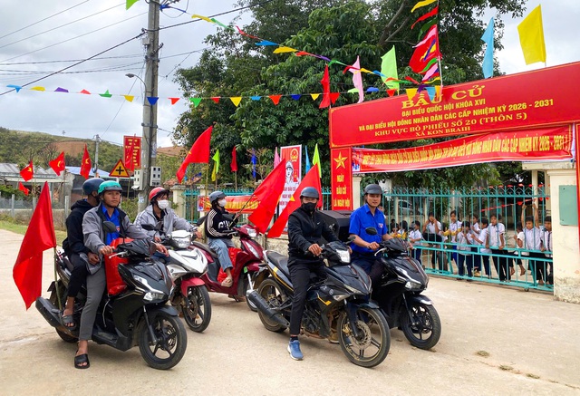 'Tiếng loa Thanh ni&ecirc;n' đưa th&ocirc;ng tin bầu cử đến gần người d&acirc;n v&ugrave;ng cao - Ảnh 3.