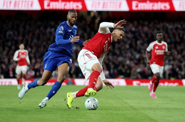Arsenal thắng kịch tính Everton, Chelsea khiến trọng tài ‘sốc’ vì hành động dị và cái kết đắng- Ảnh 3. Arsenal thắng kịch tính Everton, Chelsea khiến trọng tài ‘sốc’ vì hành động dị và cái kết đắng- Ảnh 3.