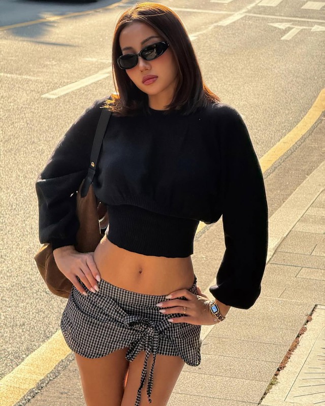 Kính râm khẳng định khí chất, nâng tầm phong cách quý cô- Ảnh 2. Kính râm khẳng định khí chất, nâng tầm phong cách quý cô- Ảnh 2.