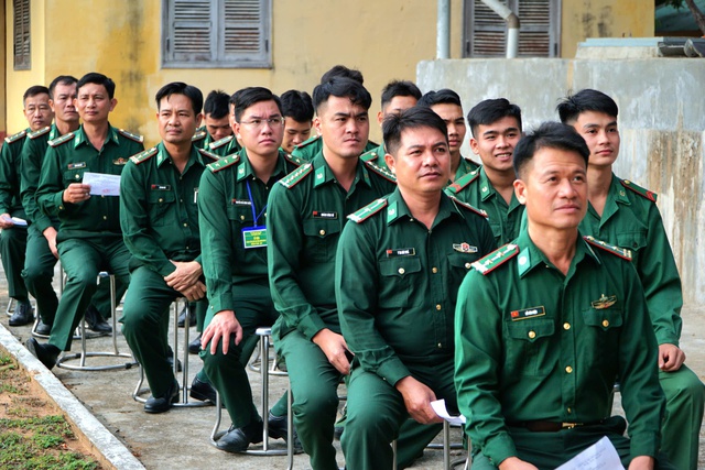 Hòm phiếu lưu động đến vùng biên giới- Ảnh 2. Hòm phiếu lưu động đến vùng biên giới- Ảnh 2.