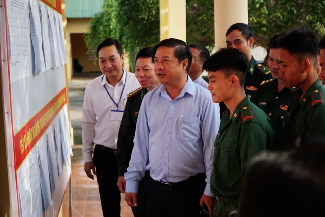 Hòm phiếu lưu động đến vùng biên giới- Ảnh 4. Hòm phiếu lưu động đến vùng biên giới- Ảnh 4.