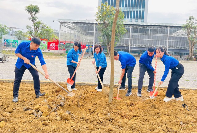 Tuổi trẻ Cao Bằng thực hiện c&ocirc;ng tr&igrave;nh thanh ni&ecirc;n ch&agrave;o mừng ng&agrave;y hội non s&ocirc;ng- Ảnh 4.