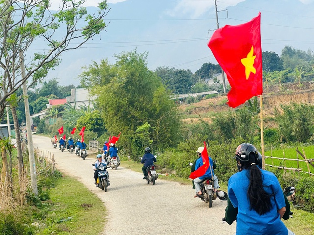 Đưa thông tin bầu cử về với bản làng vùng cao Lai Châu- Ảnh 3. Đưa thông tin bầu cử về với bản làng vùng cao Lai Châu - Ảnh 3.