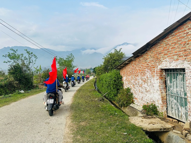 Đưa thông tin bầu cử về với bản làng vùng cao Lai Châu- Ảnh 4. Đưa thông tin bầu cử về với bản làng vùng cao Lai Châu - Ảnh 4.